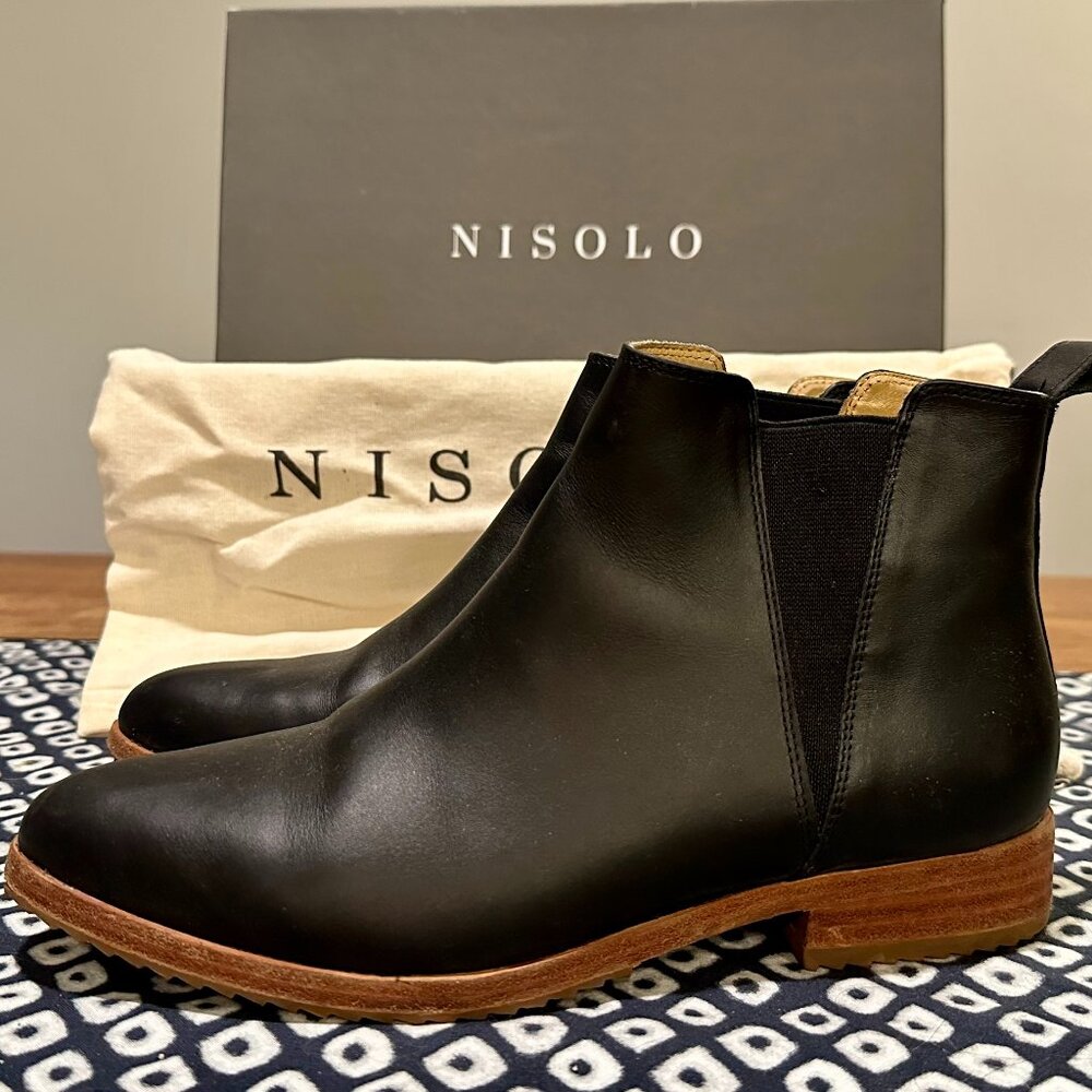 Like new! Nisolo Everyday Chelsea Boot